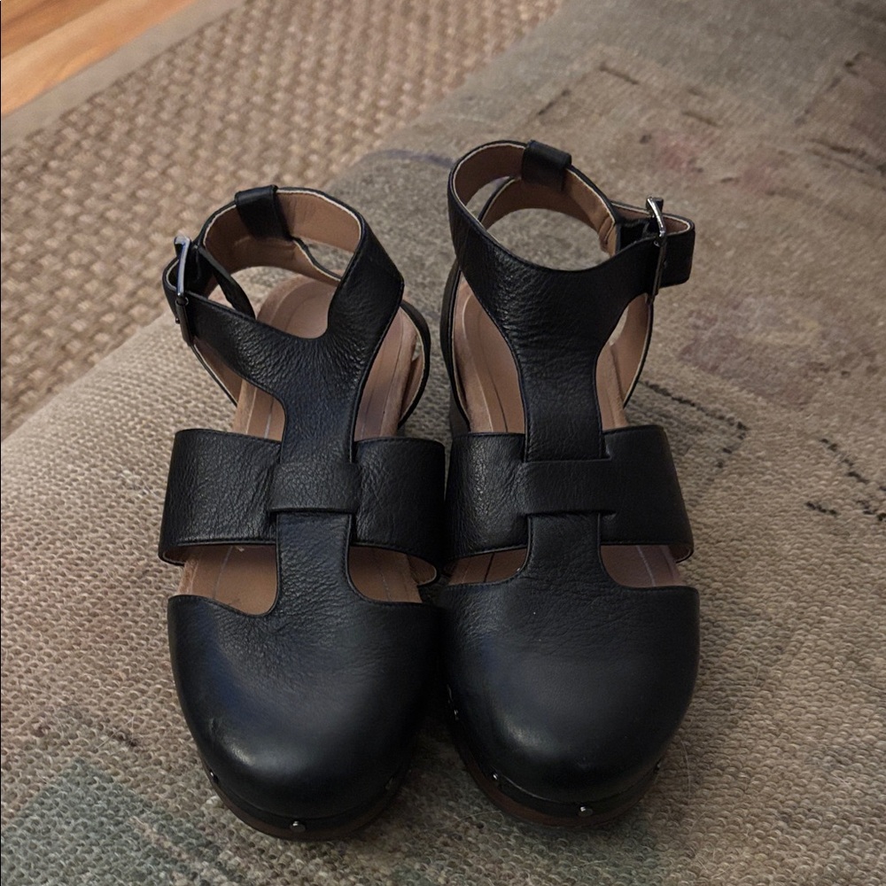 -Vionic size 7 black clogs/ wedge
